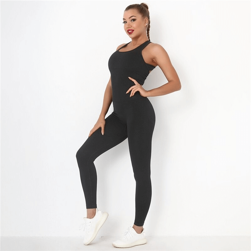 Seamless black bodysuit with high waist and push-up hips, made from breathable and anti-bacterial fabric, ideal for women's gym workouts.